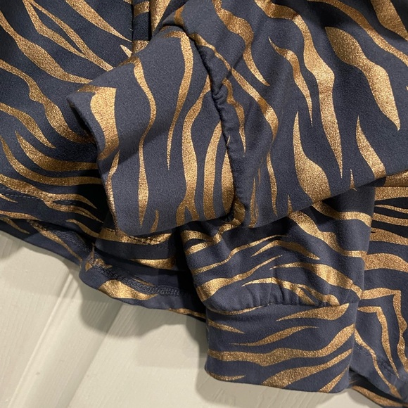 Thalia Sodi Size L Blue Copper Metallic Zebra Print Popover Henley Top Very Soft - Picture 3 of 11